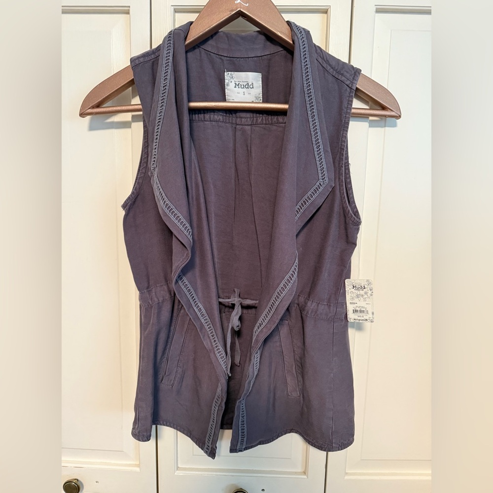 Women’s Mudd Vest in asphalt